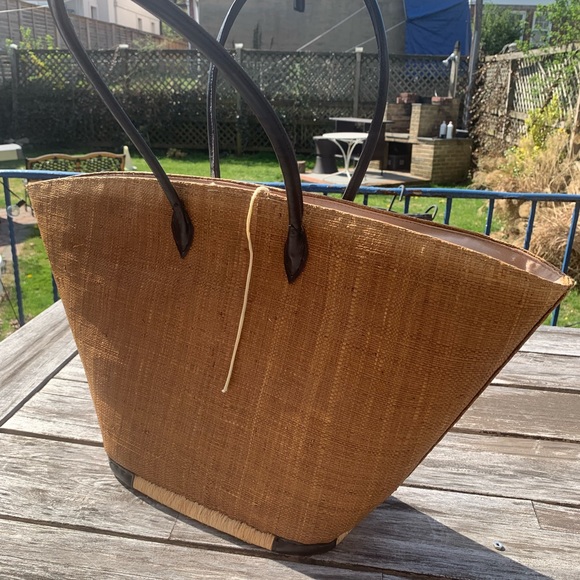 Woman’s Straw summer tote beach bag - with cool stitched design - Picture 2 of 3